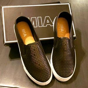 Mia Edith Black Shoes - Size 9